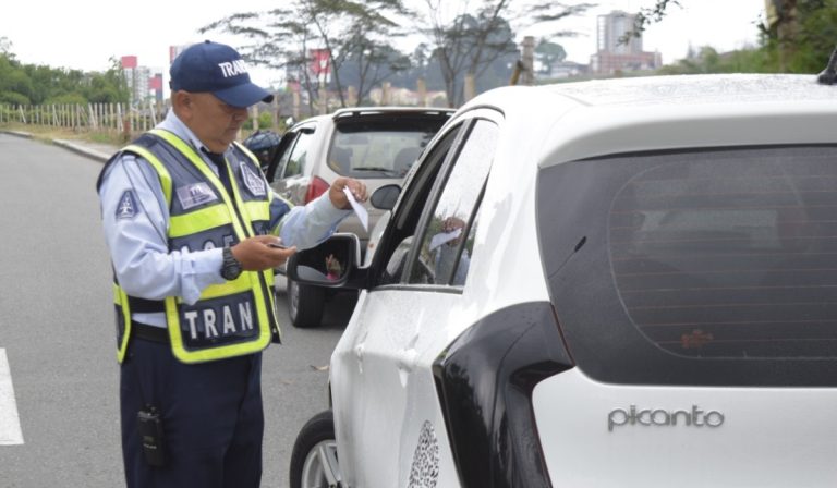 Así puede recibir un descuento en multas de tránsito pendientes por pagar en Colombia
