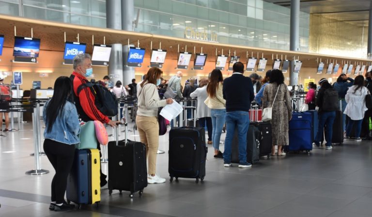 En mayo, transporte aéreo de pasajeros en Colombia ya superó nivel prepandemia