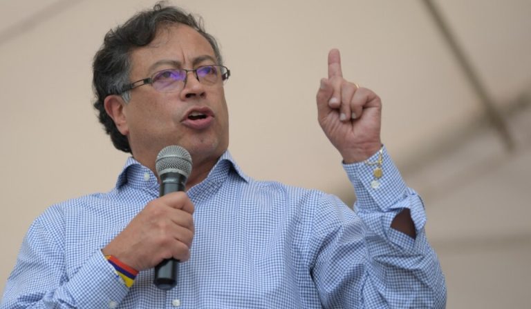 Petro destapa cartas para dirigir el MinHacienda en Colombia