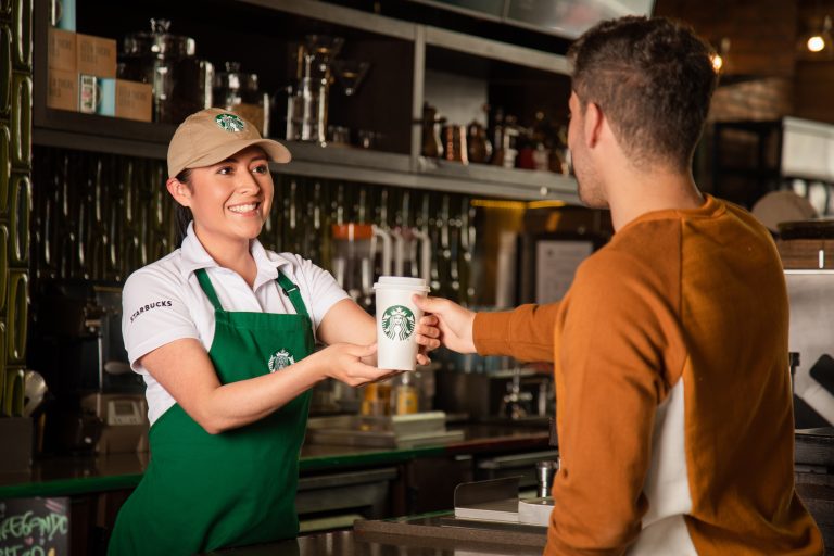 Starbucks inauguró su primera tienda en Cartagena