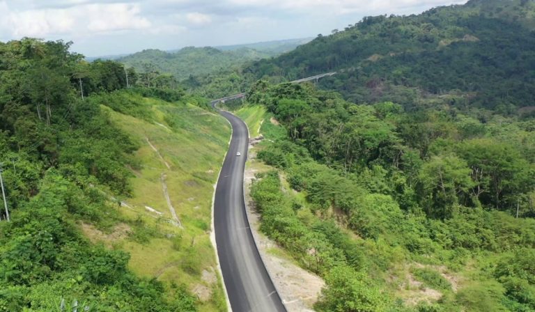 Listos tres tramos de megaproyecto que conecta a Santander y Antioquia (Colombia)