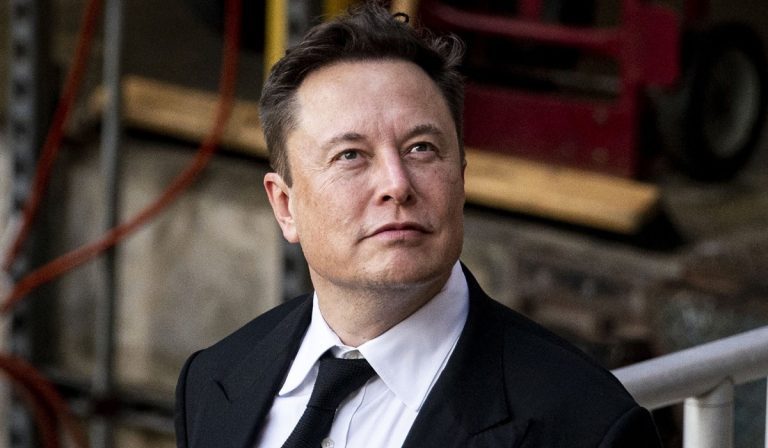 Elon Musk le apuesta a la inteligencia artificial: crearía empresa rival de OpenAI