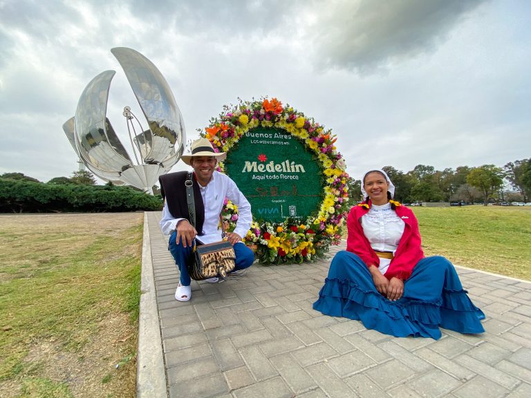 Silleteros de Medellín llegaron a Buenos Aires a promocionar la Feria de las Flores