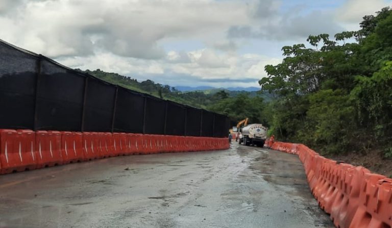 Reabren vía entre Santander y Antioquia (Colombia) que fue afectada por lluvias