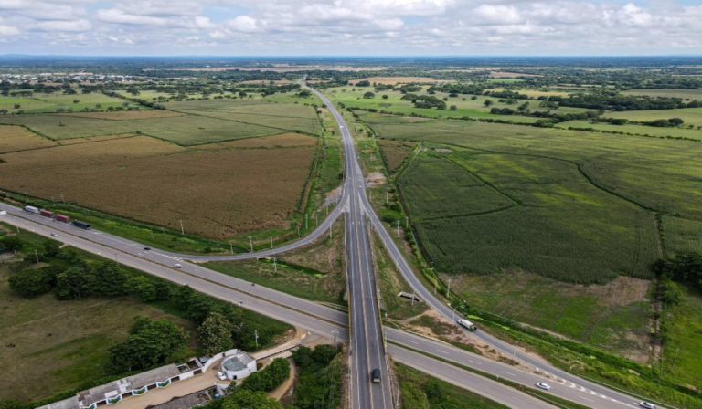 Gobierno colombiano pone al servicio 126 kms del proyecto 4G en Antioquia y Bolívar