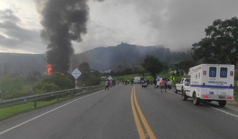 Cierre total de vía Bogotá – Villavicencio por incendio en fábrica de químicos