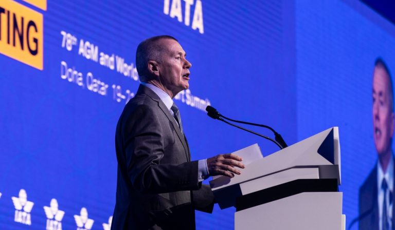 IATA pide incentivos a gobiernos para uso de combustibles sostenibles en aviación