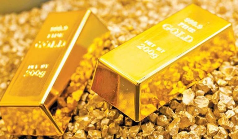 Oro se enfrenta a su mayor caída trimestral desde inicios de 2021 por alza de tasas