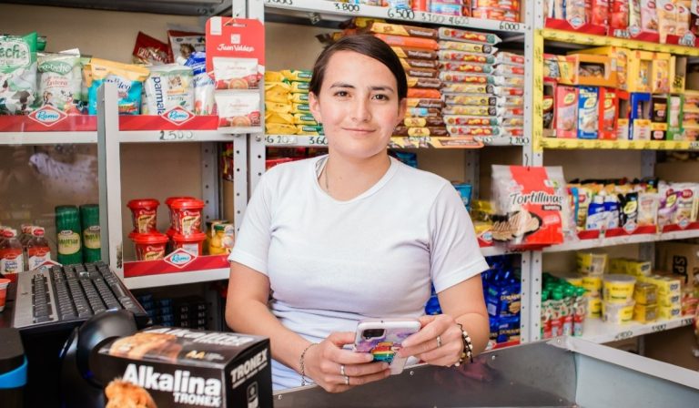 Enbanca y Credituti entregarán microcréditos a tenderos en Colombia