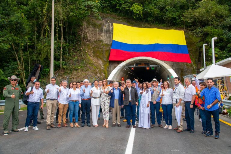 Entregan calzada Chirajara-Fundadores en la vía al Llano en Colombia