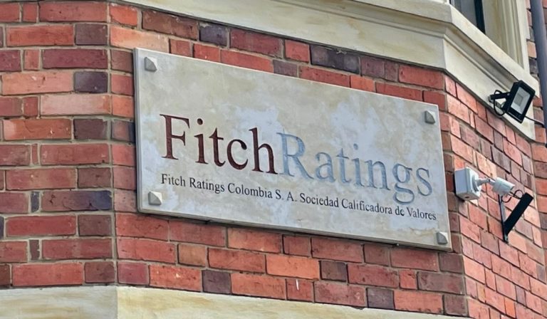 Fitch Ratings ve preocupaciones en finanzas de gobierno de Colombia