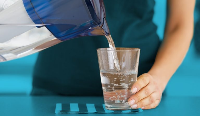 Estos son los beneficios de tomar agua diariamente para la salud