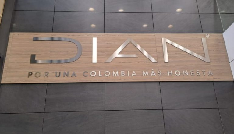 DIAN lanza alerta por falsos mensajes de cobro de impuestos en Colombia