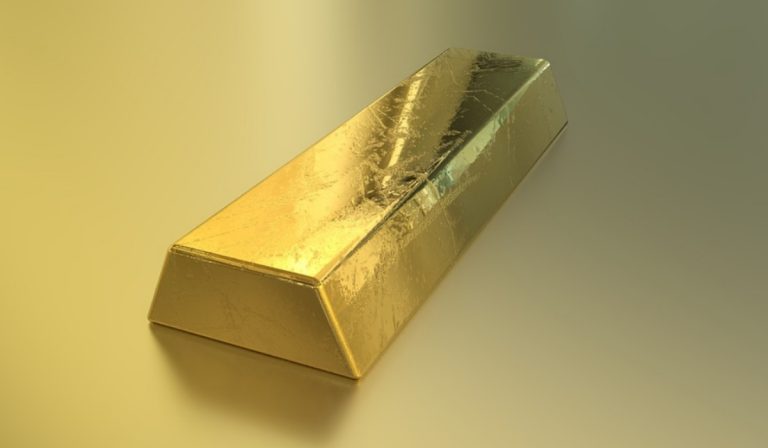 Precio del oro cayó a mínimo de 2 meses, su nivel más bajo desde el 21 de julio