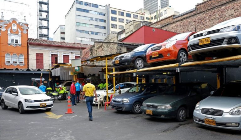 Ordenan a 17 parqueaderos de Bogotá a cumplir derechos del consumidor