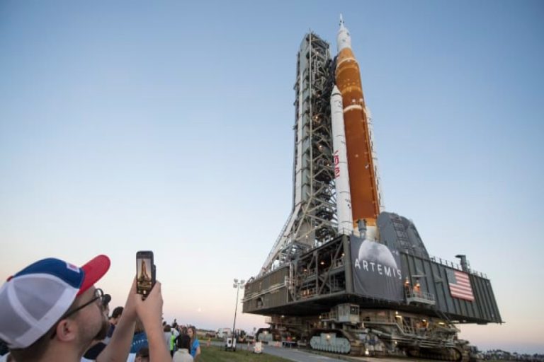 La NASA suspende el lanzamiento de Artemis l en su misión a la luna