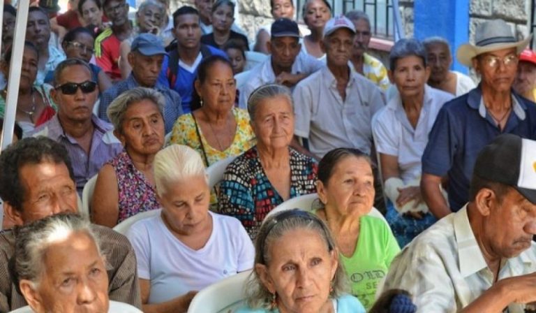 Uno de cada 10 adultos mayores pone en marcha sus iniciativas de emprendimiento en Colombia