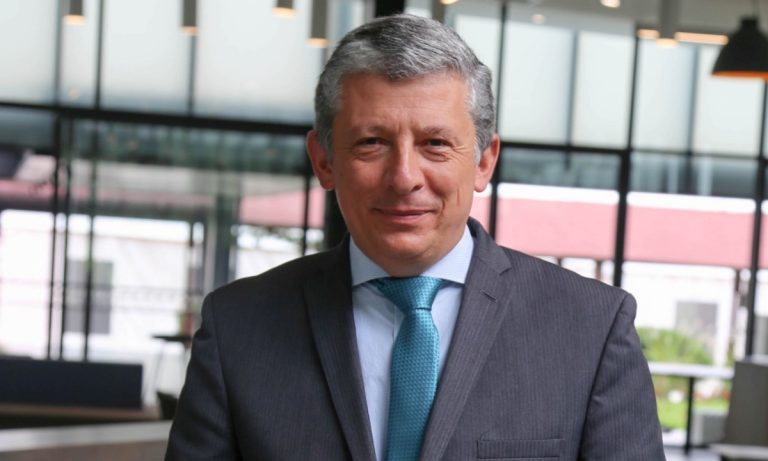 Alejandro Cheyne fue reelegido rector de la Universidad del Rosario en Colombia