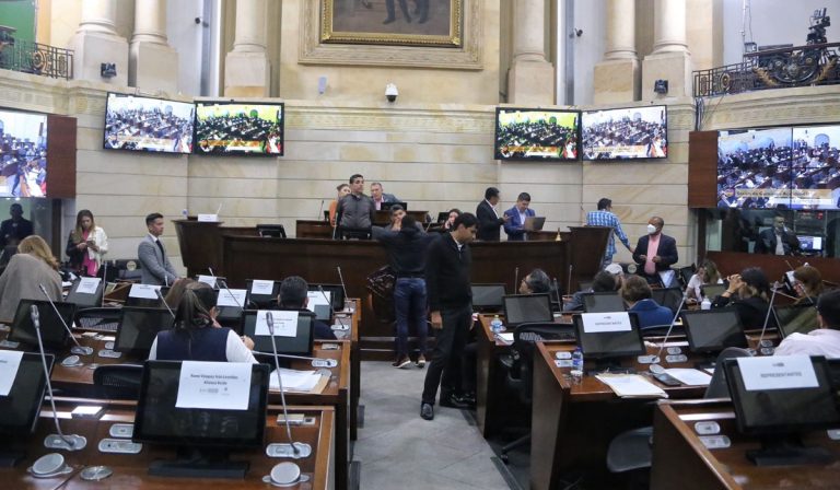 Habrá debates regionales de reforma tributaria en Colombia antes de votación en Congreso