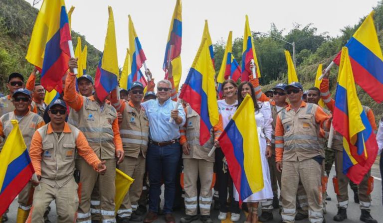 Gobierno de Colombia entrega megaproyectos de transporte por $7,5 billones