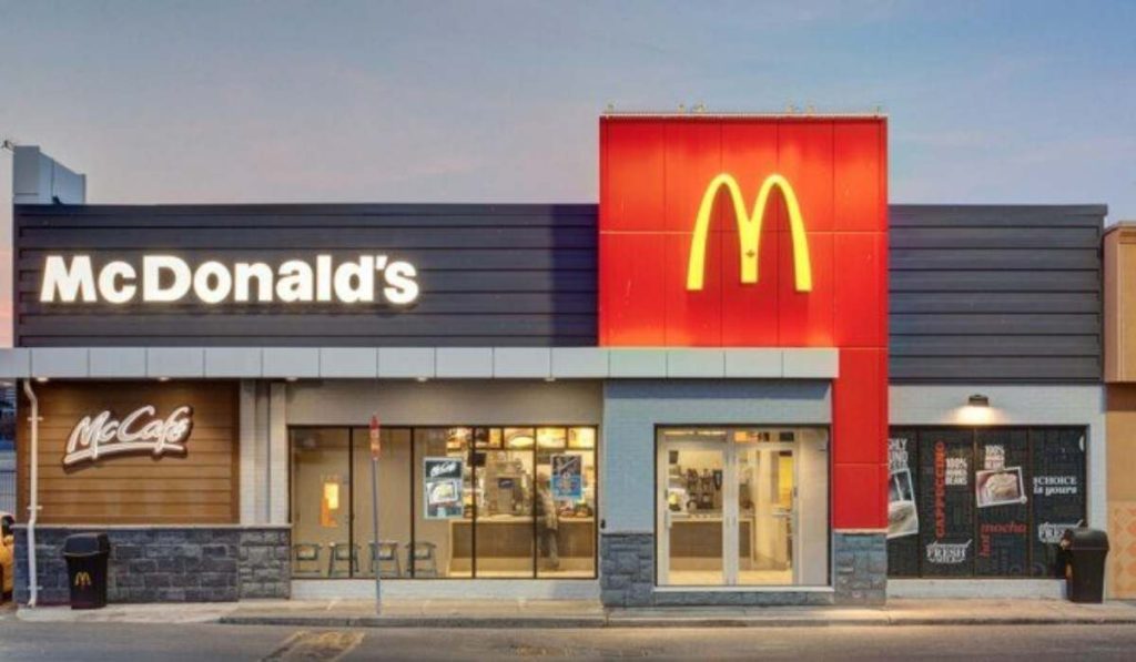 McDonald's tiene presencia en Colombia por medio de la franquicia Arcos Dorados