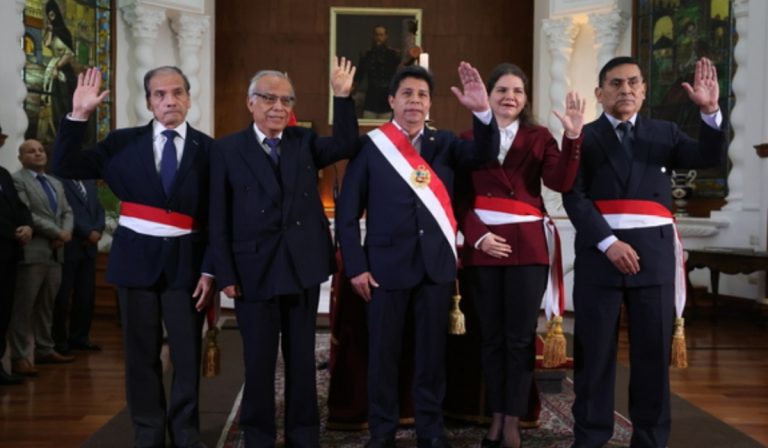 Pedro Castillo vuelve a hacer cambios en su gabinete de ministros en Perú