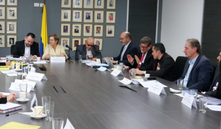 Listo primer acuerdo para construir reforma laboral de Petro en Colombia