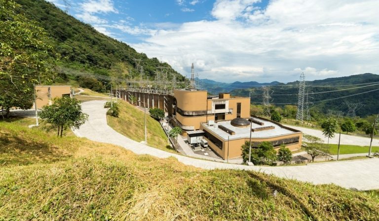Colombia | Levantan bloqueos en hidroeléctrica del Guavio: en 5 días turbinas operarán con normalidad