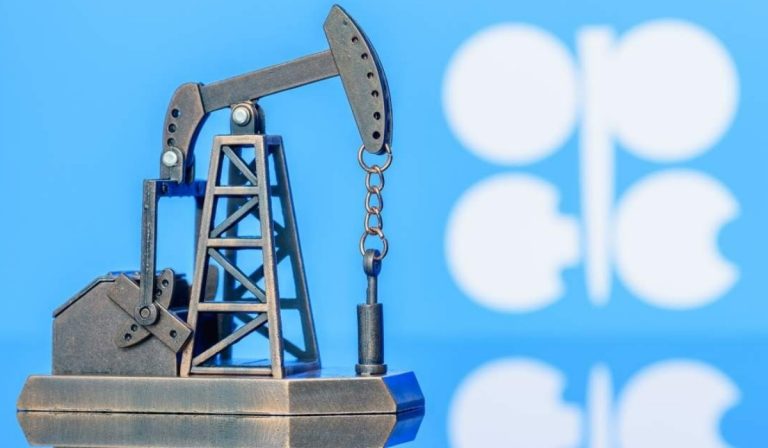 OPEP+ aprobó minúsculo aumento en la producción de petróleo de septiembre