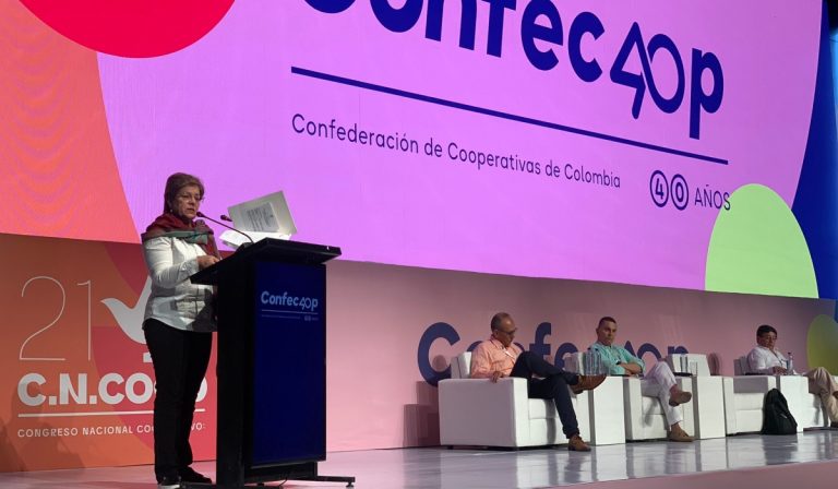 MinTrabajo: se revisará Conpes de política de economía solidaria en Colombia; confirma reformas en 2023