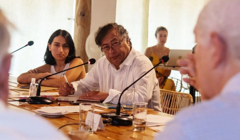 Petro dice que cumplir Acuerdo de Paz demanda $60 billones; critica actual Marco Fiscal