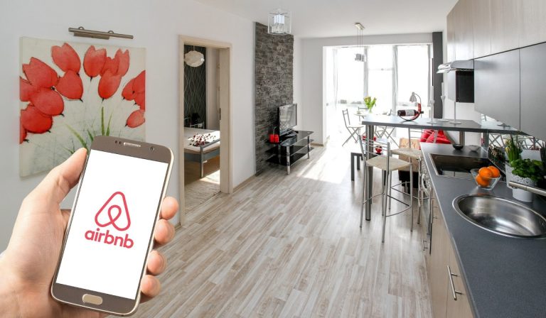 Así nació Airbnb, la plataforma que revolucionó los hospedajes en el mundo