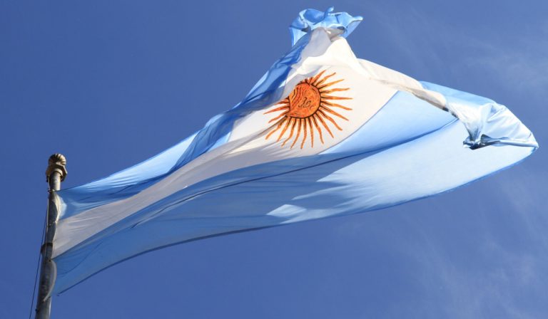 Inflación en Argentina llegó a 83% en septiembre y podría alcanzar 100% este año