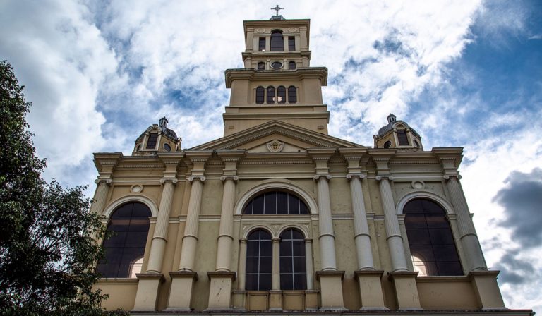 Ahora | Senado de Colombia elimina impuestos a iglesias en reforma tributaria