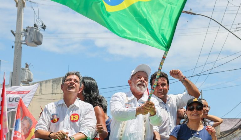 Lula da Silva gana las elecciones en Brasil por apretado margen