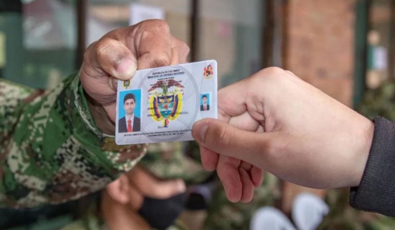 Tumban artículo que eliminaba servicio militar obligatorio en Colombia