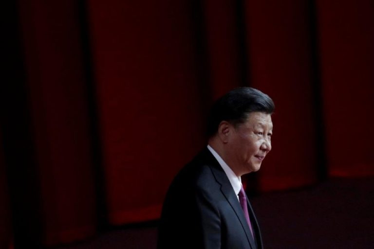 Acciones chinas sufren pérdidas tras posible tercer mandato consecutivo de Xi Jinping