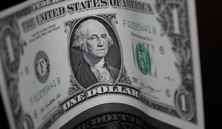 Dólar en Colombia diciembre 13: cierra con baja de $85 respecto al lunes