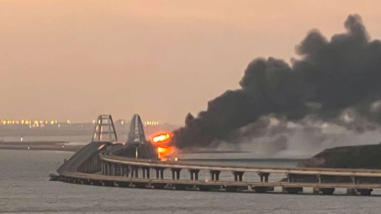 Reportan explosión en el puente Kerch en Crimea (Rusia)