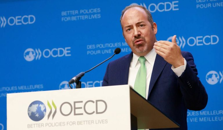 OCDE bajó previsiones de crecimiento mundial para 2023; no cree que haya “recesión global”