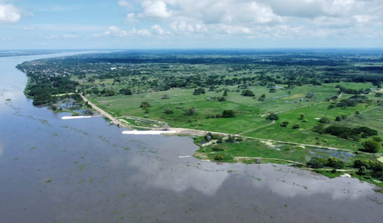 Invías invertirá $60.000 millones para atender emergencia por erosión de río Magdalena en Salamina (Colombia)