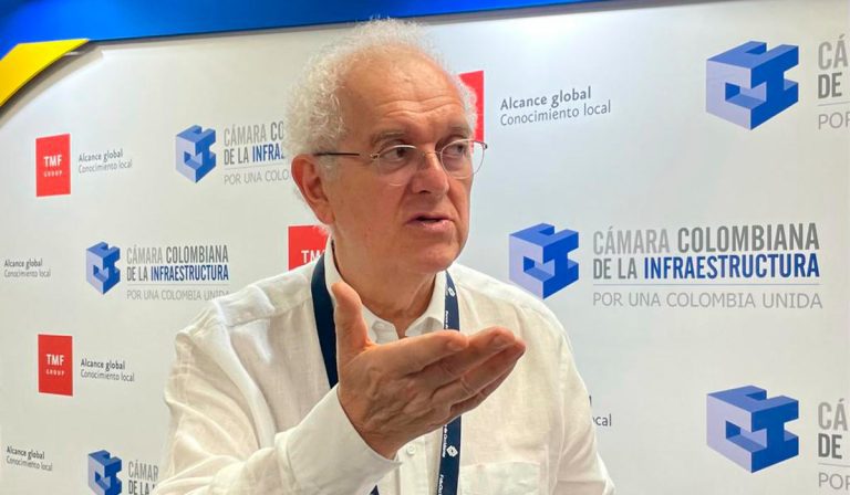 Ocampo en Davos defiende a fondos de pensiones en reforma pensional