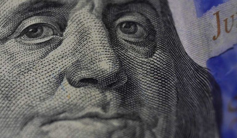 Dólar baja de los $4.500: ¿seguirá esta tendencia en Colombia?