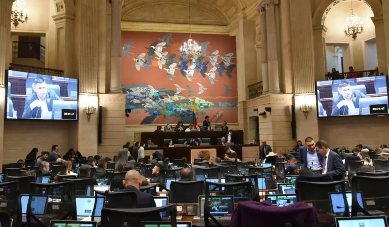 Ahora | Congreso aprobó conciliación de reforma tributaria de Colombia y pasa a sanción presidencial