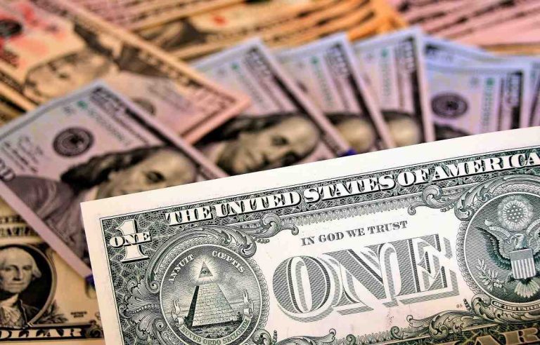 Dólar en Colombia diciembre 7: cierra con baja de $4 respecto al martes