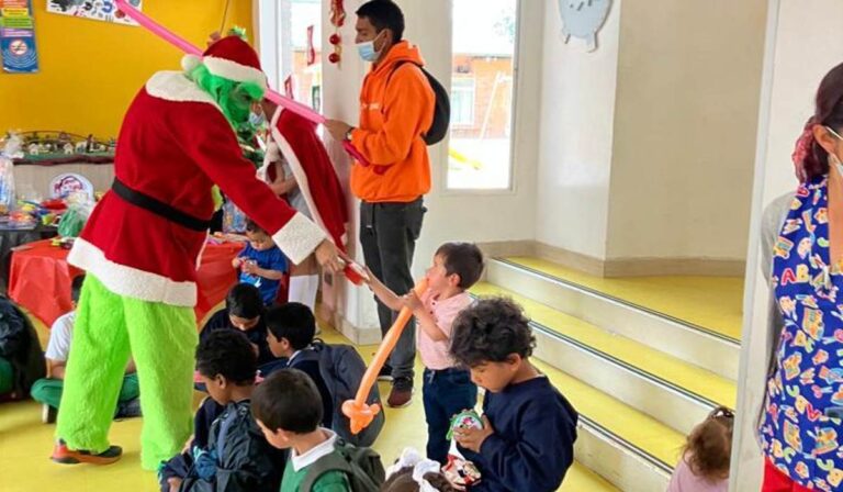 Influencers con responsabilidad social entregaron regalos a niños en Bogotá