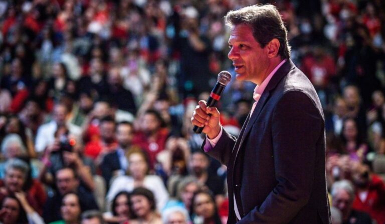 Presidente Lula de Brasil elige a Fernando Haddad como ministro de Hacienda