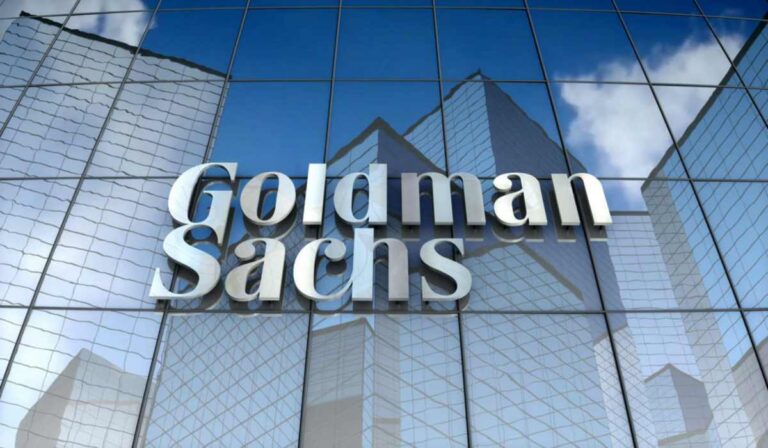 Ganancias de Goldman Sachs cayeron a US$1.216 millones, un 58 % menos que en 2022