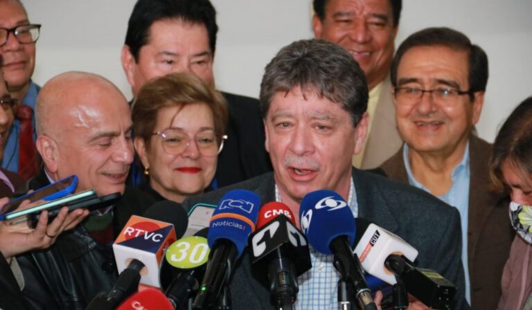 ¿Empresarios están divididos en negociación del salario mínimo 2023 Colombia?
