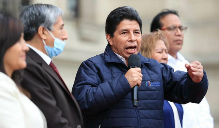 Congreso de Perú destituye a Pedro Castillo como presidente